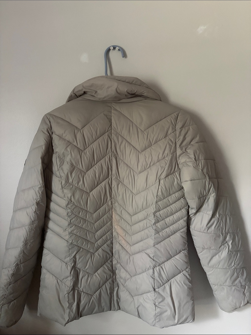 Michael Kors Light Taupe Chevron Quilted Puffer Jacket - Picture 3 of 3